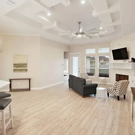 Luxurious Coastal Retreat Brand New 4Br Home With Fast Wifi, 15 Min To Beach!
